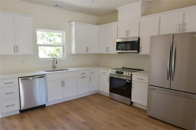 Building Photo - 1070 Moreland Dr