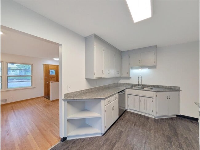 Building Photo - 5713 Xerxes Ave S