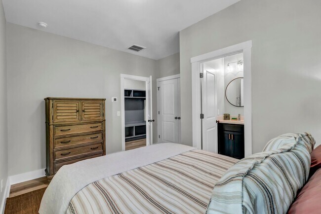 Building Photo - 123 Sabal Ct