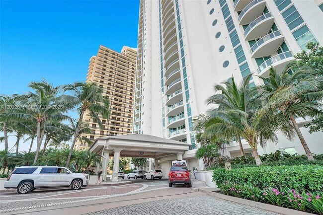 Building Photo - 16051 Collins Ave