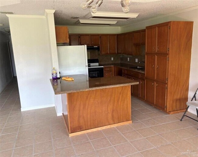 Building Photo - 12 Ashley Dr