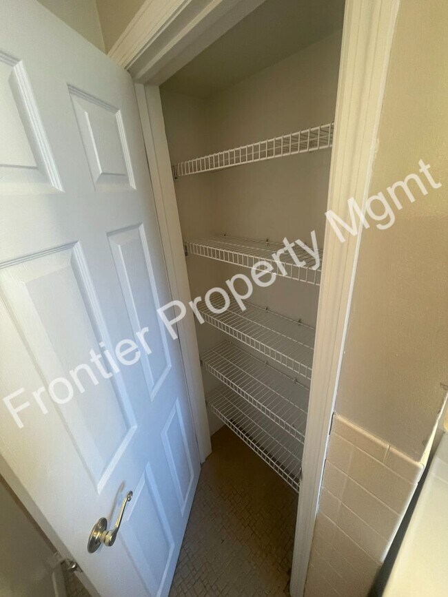Building Photo - Coming Soon!! Quiet Affton 1bd/1ba Apartment!