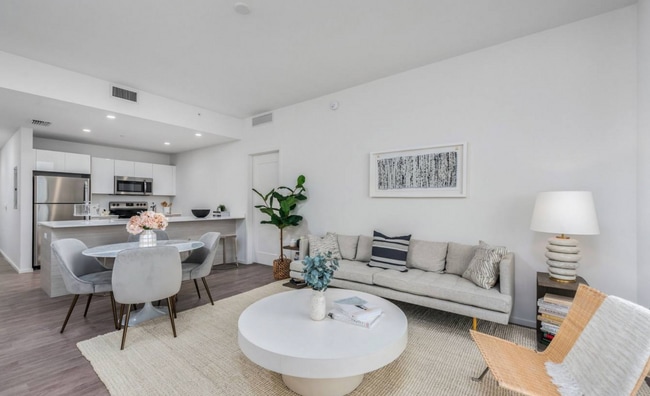 Building Photo - 2301 Laguna Cir