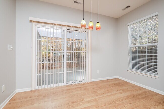 Building Photo - 650 Ashbrittle Dr