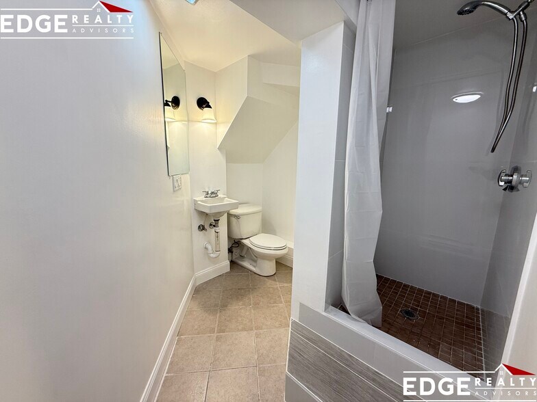 Building Photo - 7 Delaware Pl