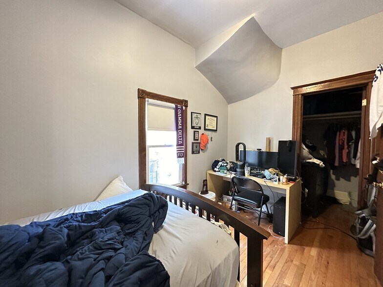 Building Photo - 3532 N Elston Ave