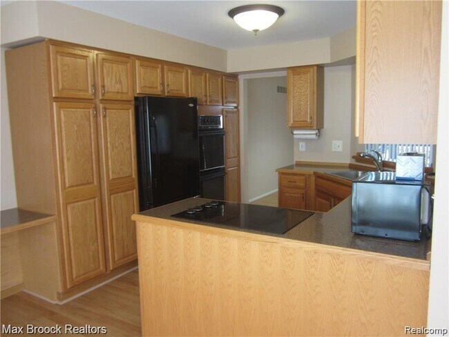 Building Photo - 4250 Breckenridge Dr