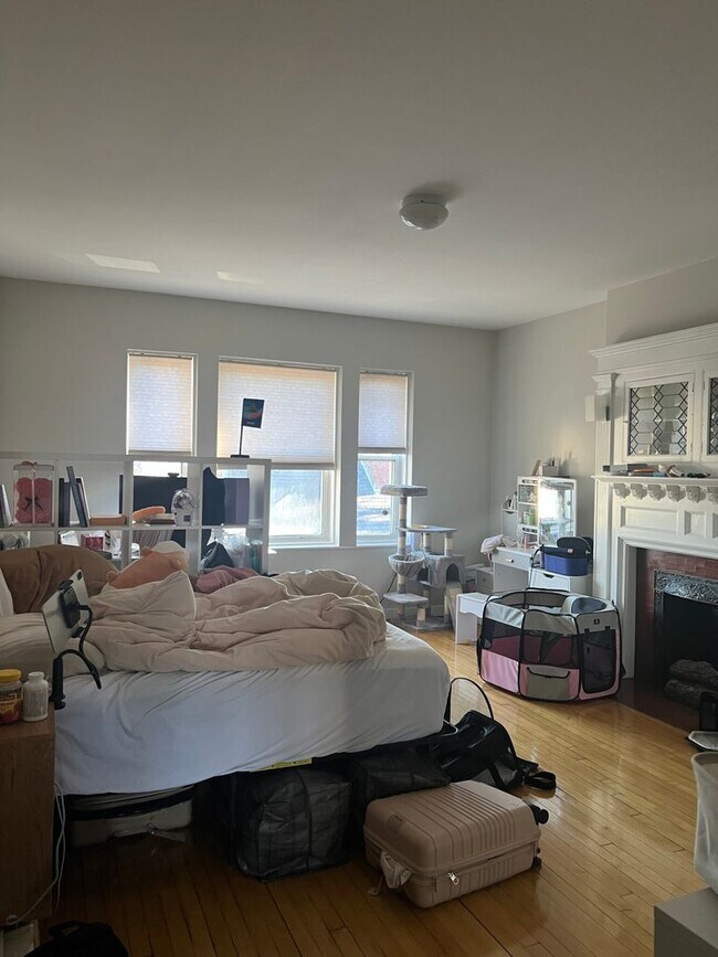 Building Photo - HUGE 2 bed in Allston