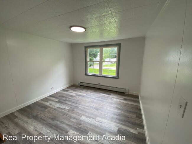 Building Photo - 3 br, 1.5 bath House - 13 Elm Street