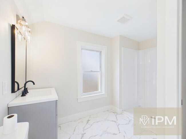 Building Photo - 305 W Broadway