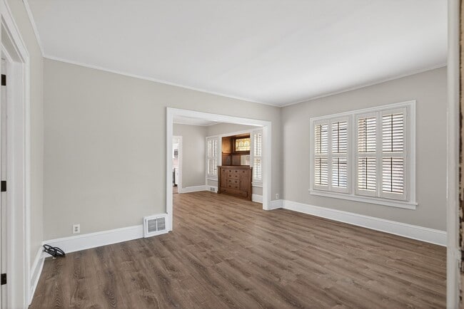 Building Photo - 4 Bedroom Uptown Luxury Meets Historic Charm!