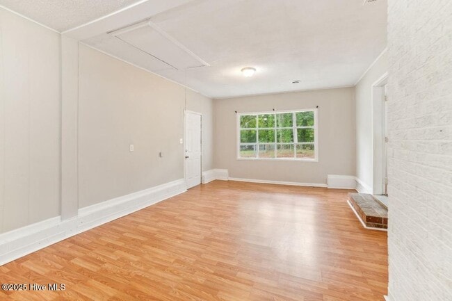 Building Photo - 210 Stillwood Dr