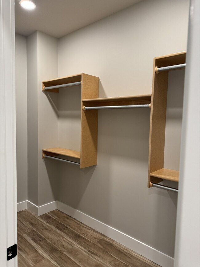 Building Photo - 698 Long Path Ct