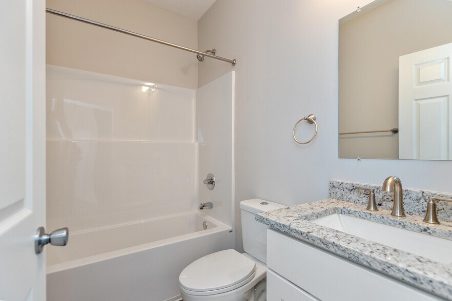Upstairs Unit A Hall Bathroom - 752 N Elder Ave
