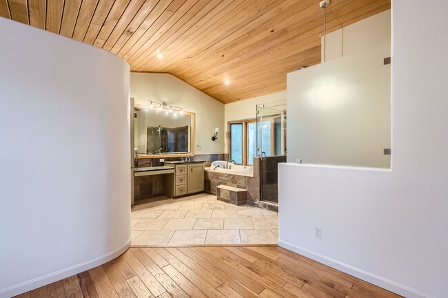 Building Photo - 5106 Orleans Court