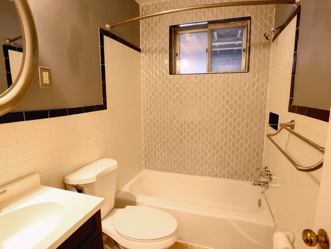 Building Photo - Move-In Ready 3 Bed/1 Bath Rancher | Spacious Yard & Enclosed Porch!