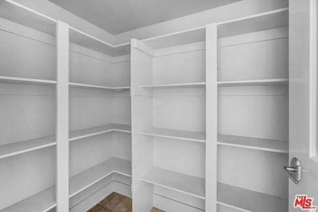 Building Photo - 7249 Franklin Ave