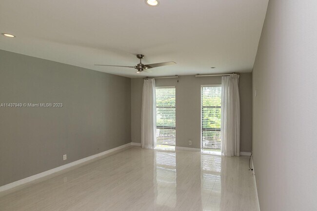 Building Photo - 76 Isle of Venice Dr