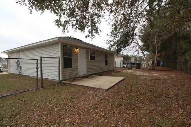 Building Photo - Southwest Pensacola 3BR, 2BA Patio Home Near NAS Pensacola & Blue Angel Pkwy with Fenced Backyard...