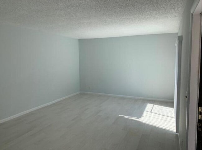 Building Photo - 2228 White Pine Cir