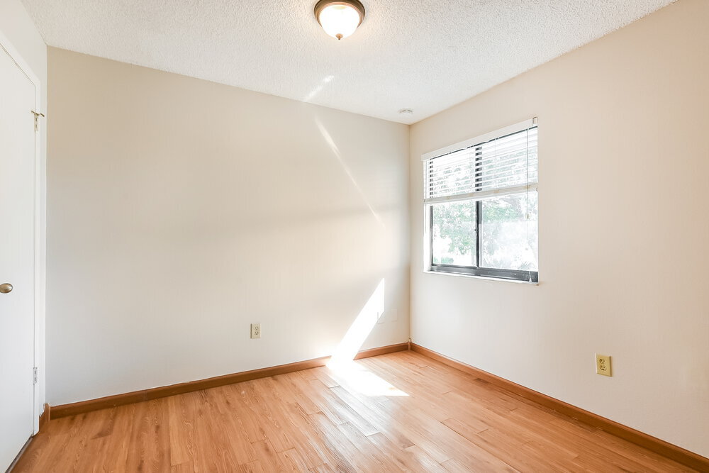 Building Photo - 402 E Springtree Way