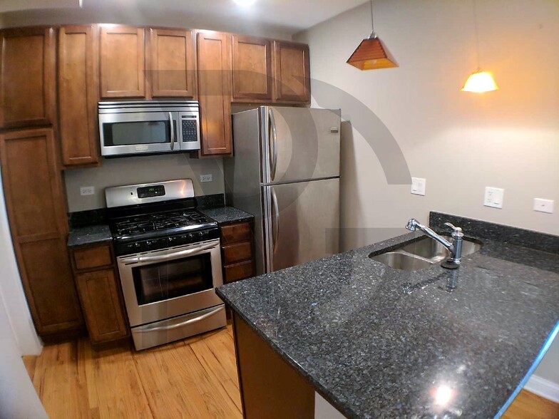 Building Photo - 3804 N Marshfield Ave