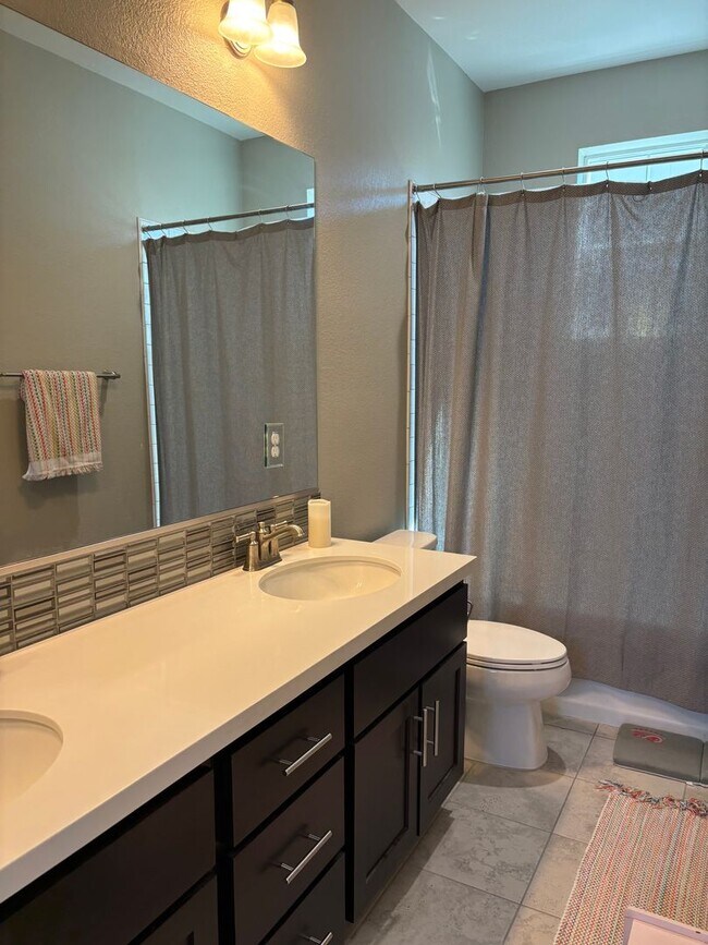 Building Photo - Newer 4 bedroom 2.5 bathrooms Available May 16th