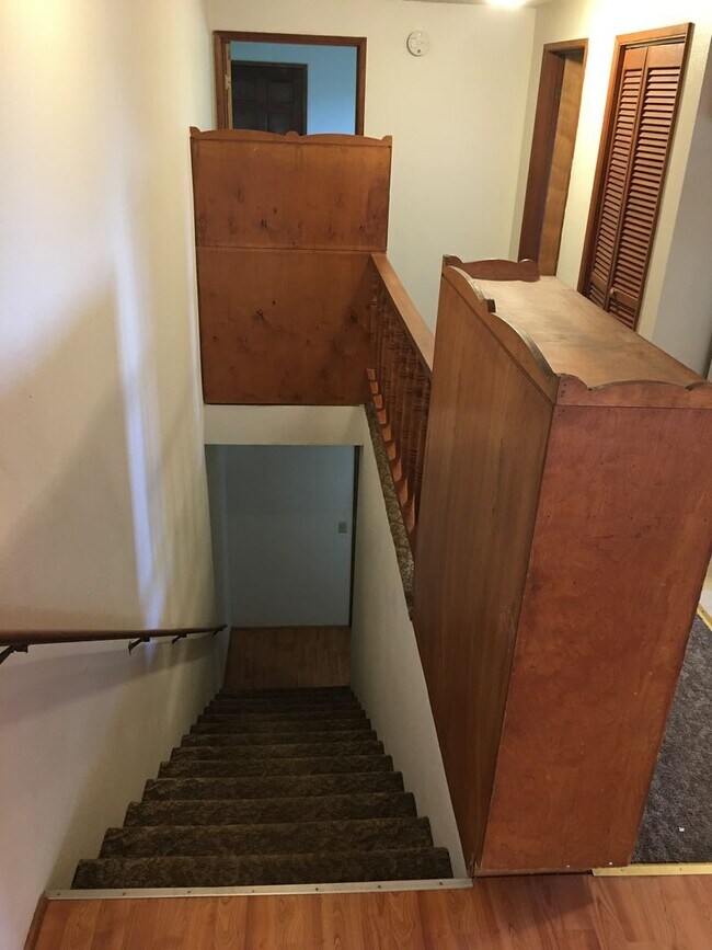 Building Photo - ch/lo06