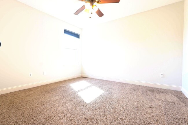 Building Photo - 5 Bed 3.5 Bath Chesterfield Charmer
