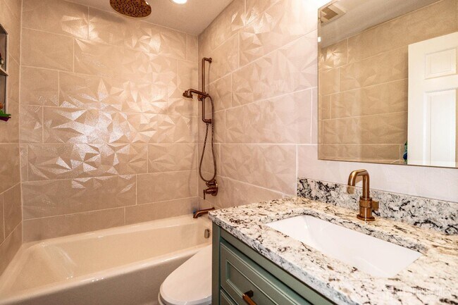 Building Photo - 71 Woodbridge Ave