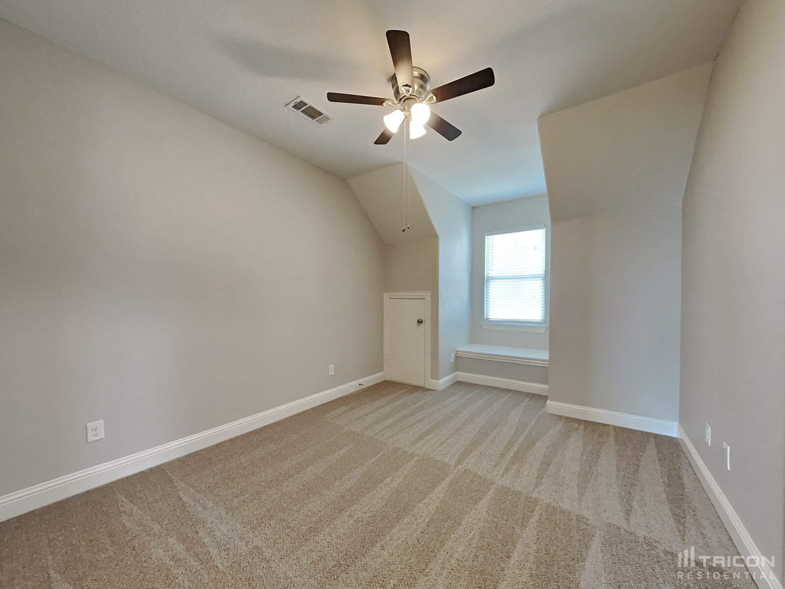 Building Photo - 11344 Live Oak Creek Dr