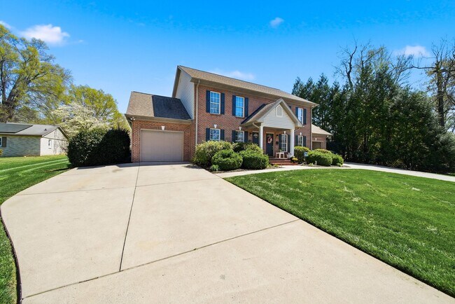 Building Photo - Hollar Duplex Conover
