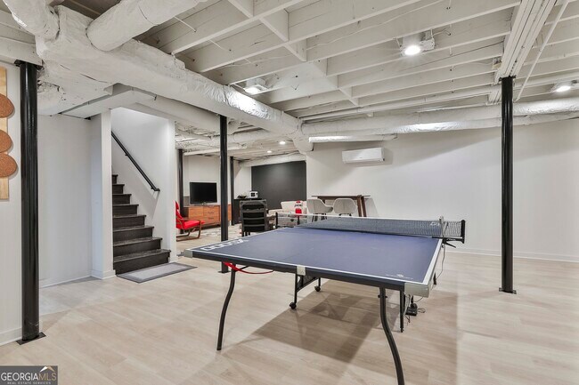 Building Photo - 115 Rolling Green