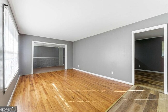 Building Photo - 1961 Valley Ridge Dr SW