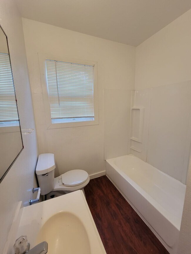 Building Photo - Charming 3-Bedroom Home in the Heart of Sa...