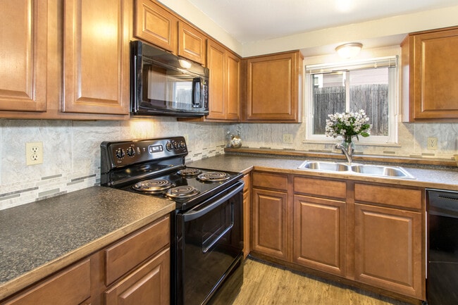 Building Photo - 602 Cherry St