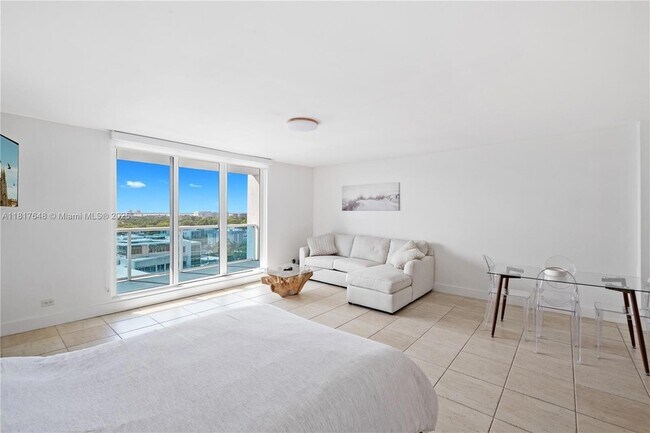 Building Photo - 2301 Collins Ave