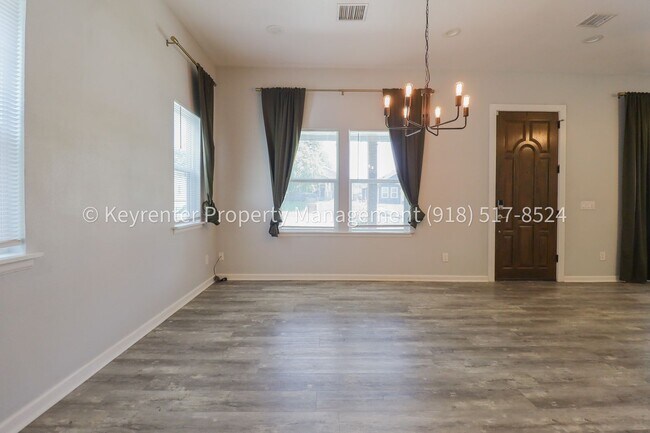 Building Photo - 1324 N Cheyenne Ave