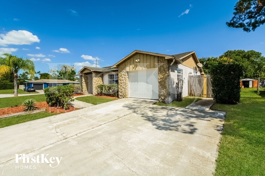 Building Photo - 433 Northwestern Ave