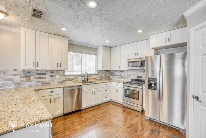 Building Photo - 11210 Crooked Pine Dr