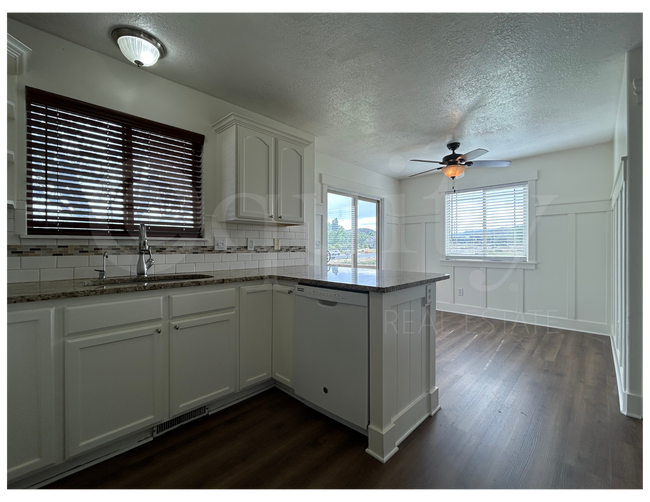 Building Photo - 8045 N Plum Creek Dr