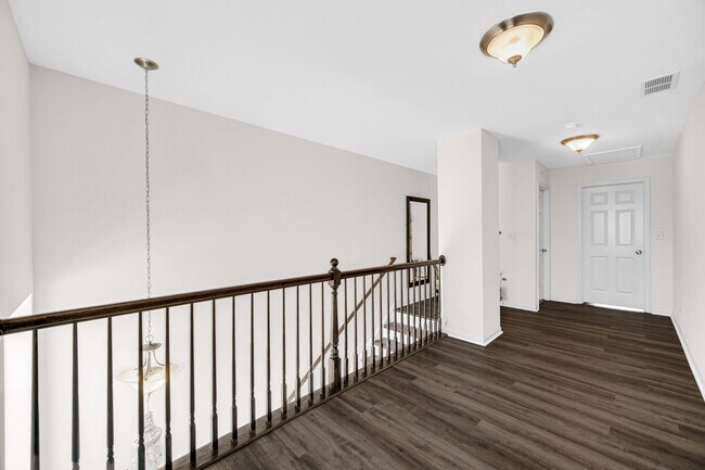 Building Photo - 57 Margaret Dr