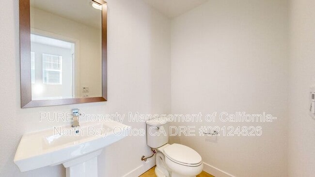 Building Photo - 221 Gambrel Cir