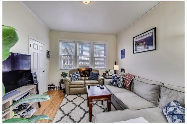 Building Photo - 1630 N Talman Ave