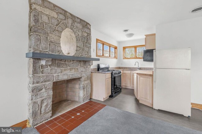 Building Photo - 217 N Providence Rd