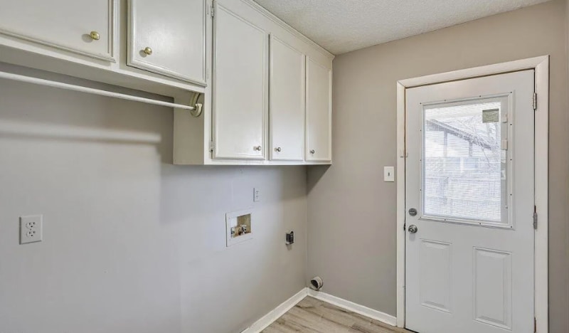 Building Photo - 221 Pecan Hill Dr