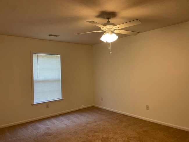 Building Photo - 212 E Middlebury Ln SW