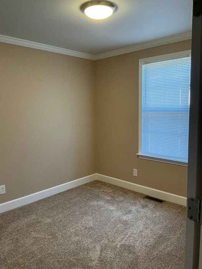 Building Photo - 824 Buckhorn Dr