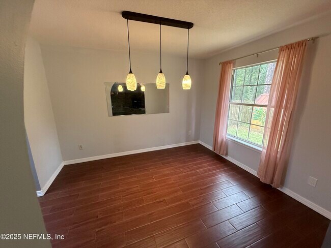 Building Photo - 958 Long Lake Dr
