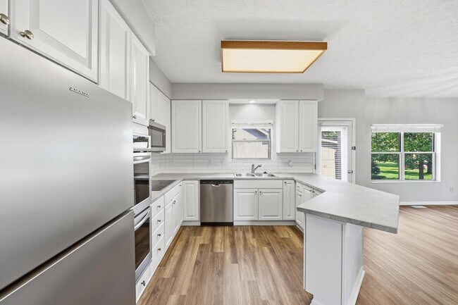 Building Photo - 6498 Ringsend Ct